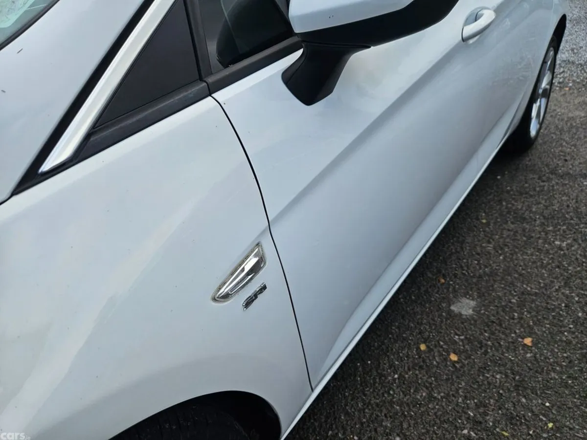 Vauxhall Astra Hatchback, Petrol, 2018, White