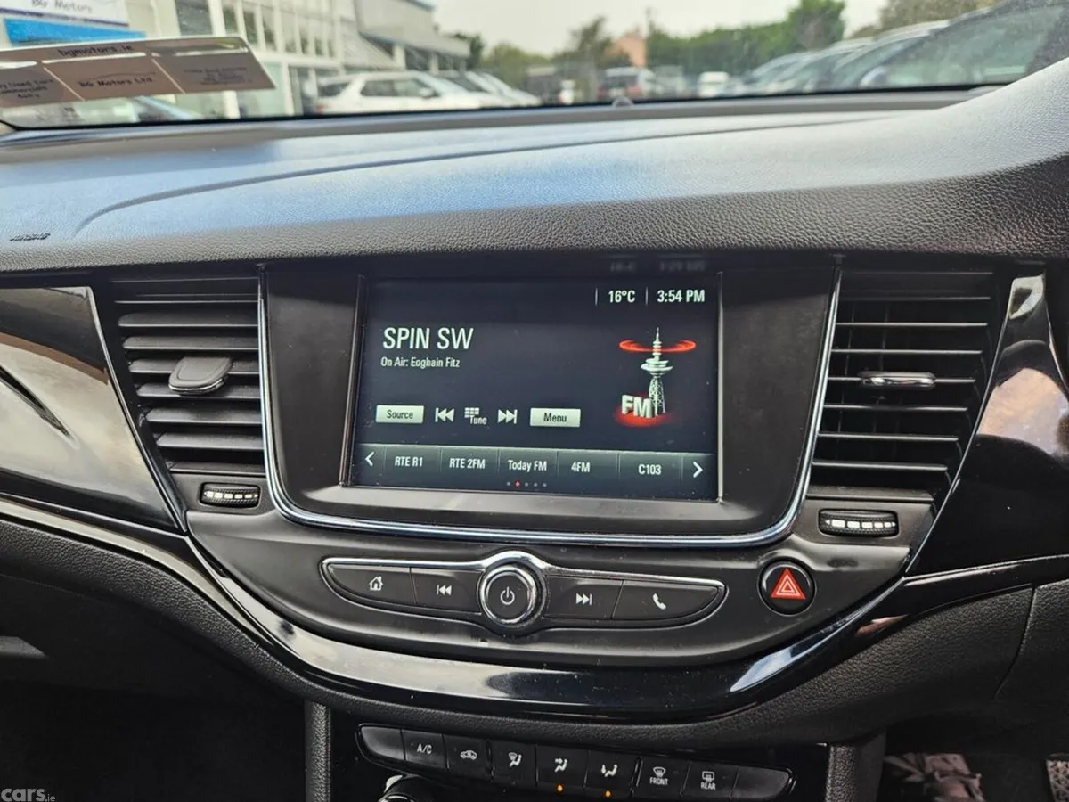Vauxhall Astra Hatchback, Petrol, 2018, White
