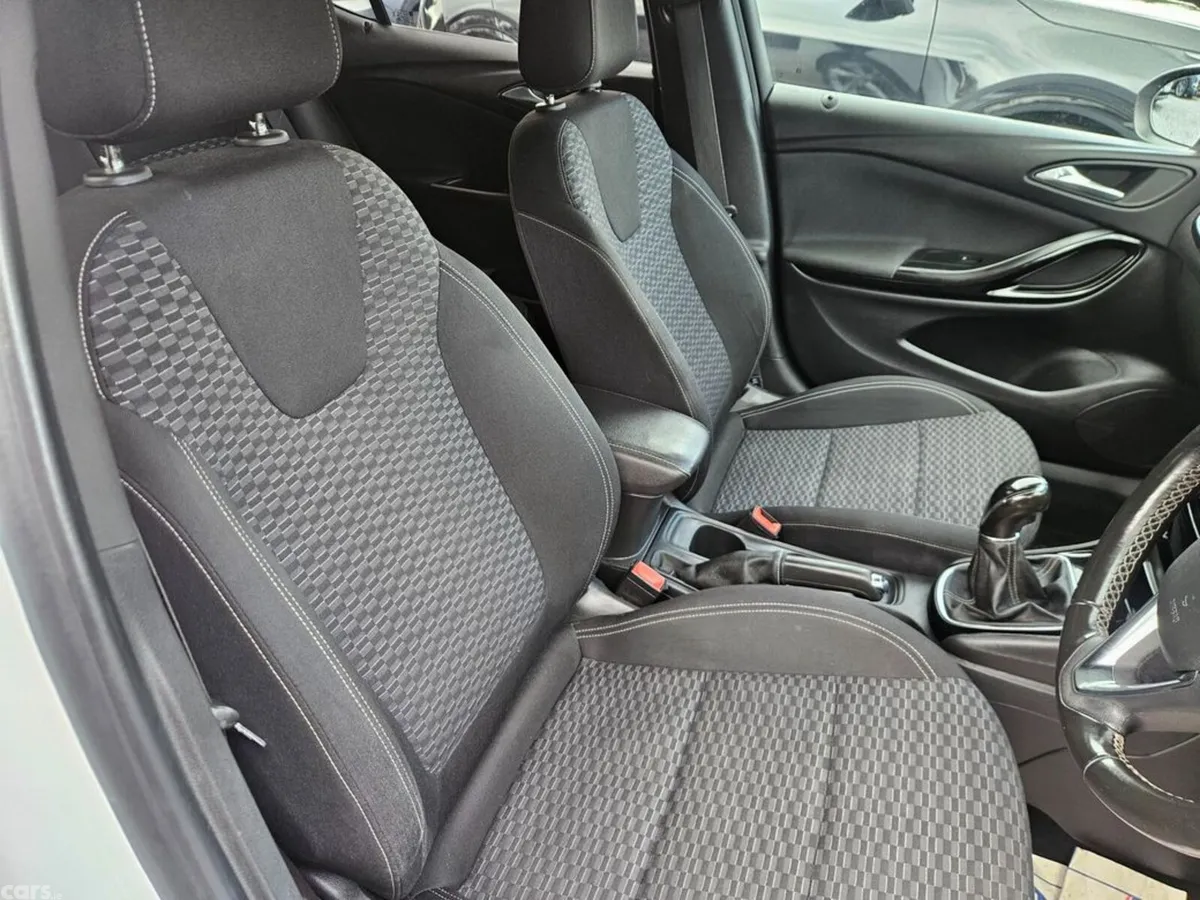 Vauxhall Astra Hatchback, Petrol, 2018, White