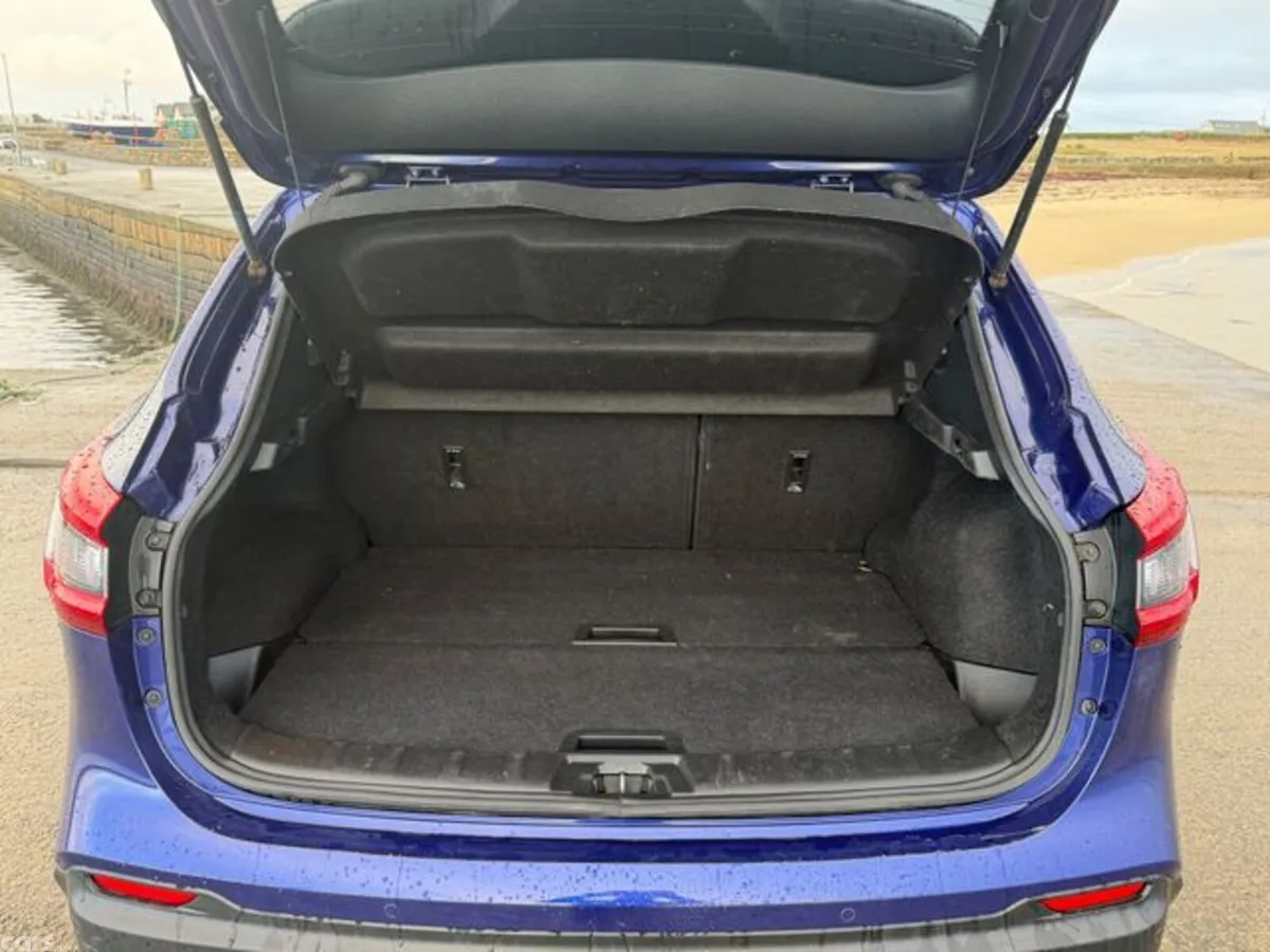 Nissan Qashqai Hatchback, Diesel, 2019, Blue