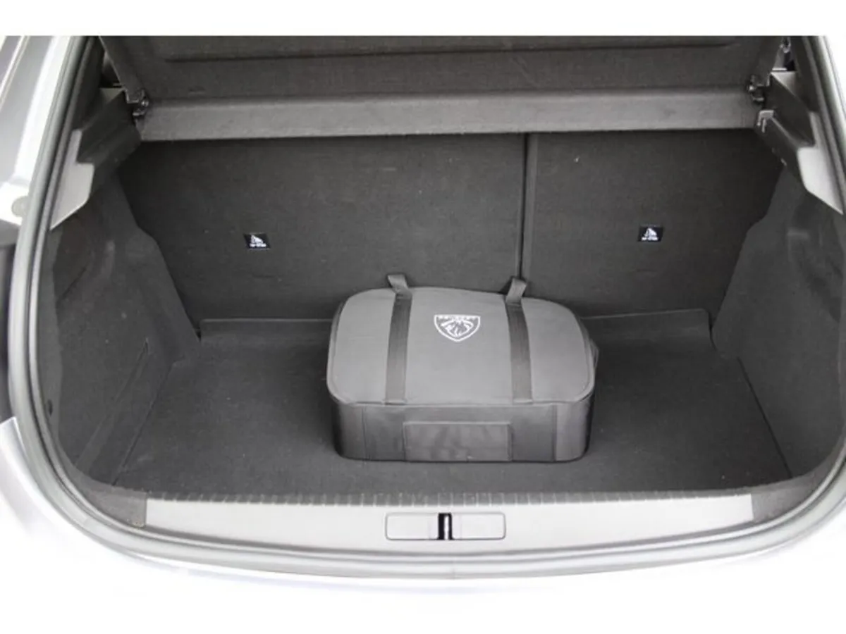 Peugeot 208 Hatchback, Electric, 2024, Grey