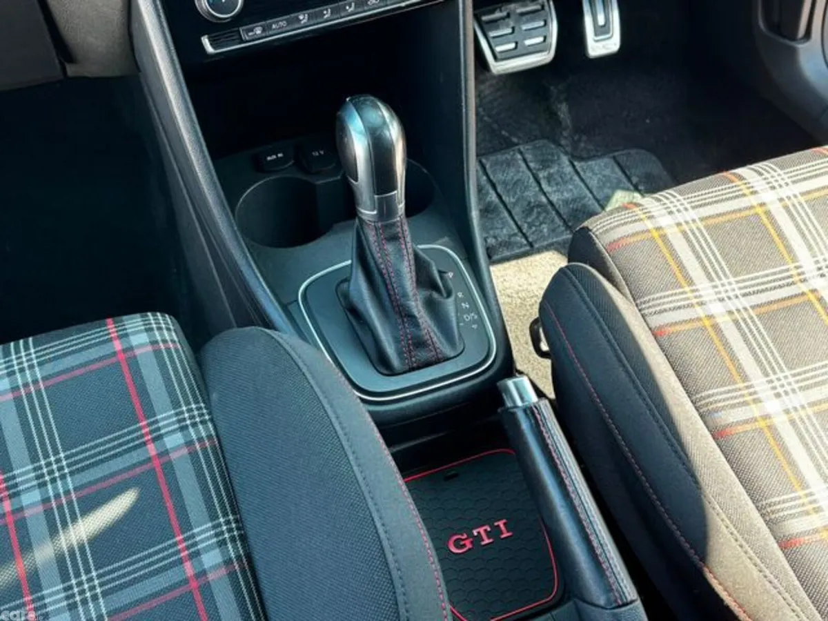 Volkswagen Polo Hatchback, Petrol, 2015, Red