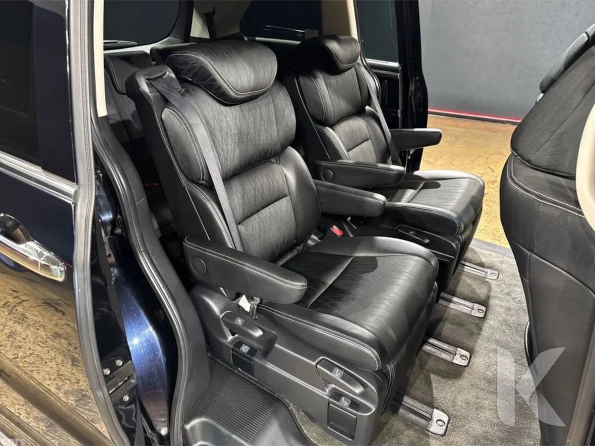 Honda Odyssey MPV, Petrol Hybrid, 2016, Blue