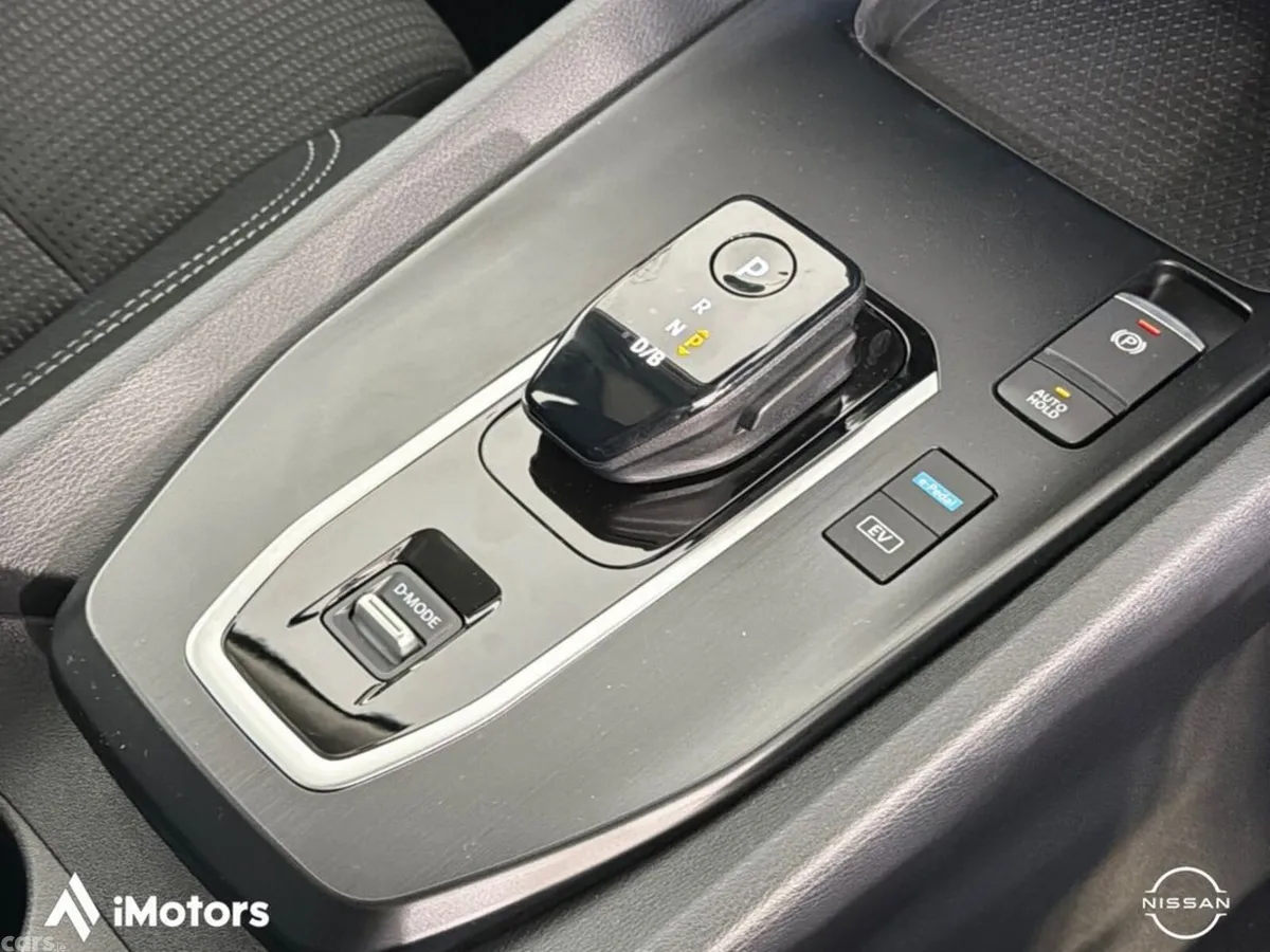 Nissan Qashqai SUV, Petrol Hybrid, 2027, White