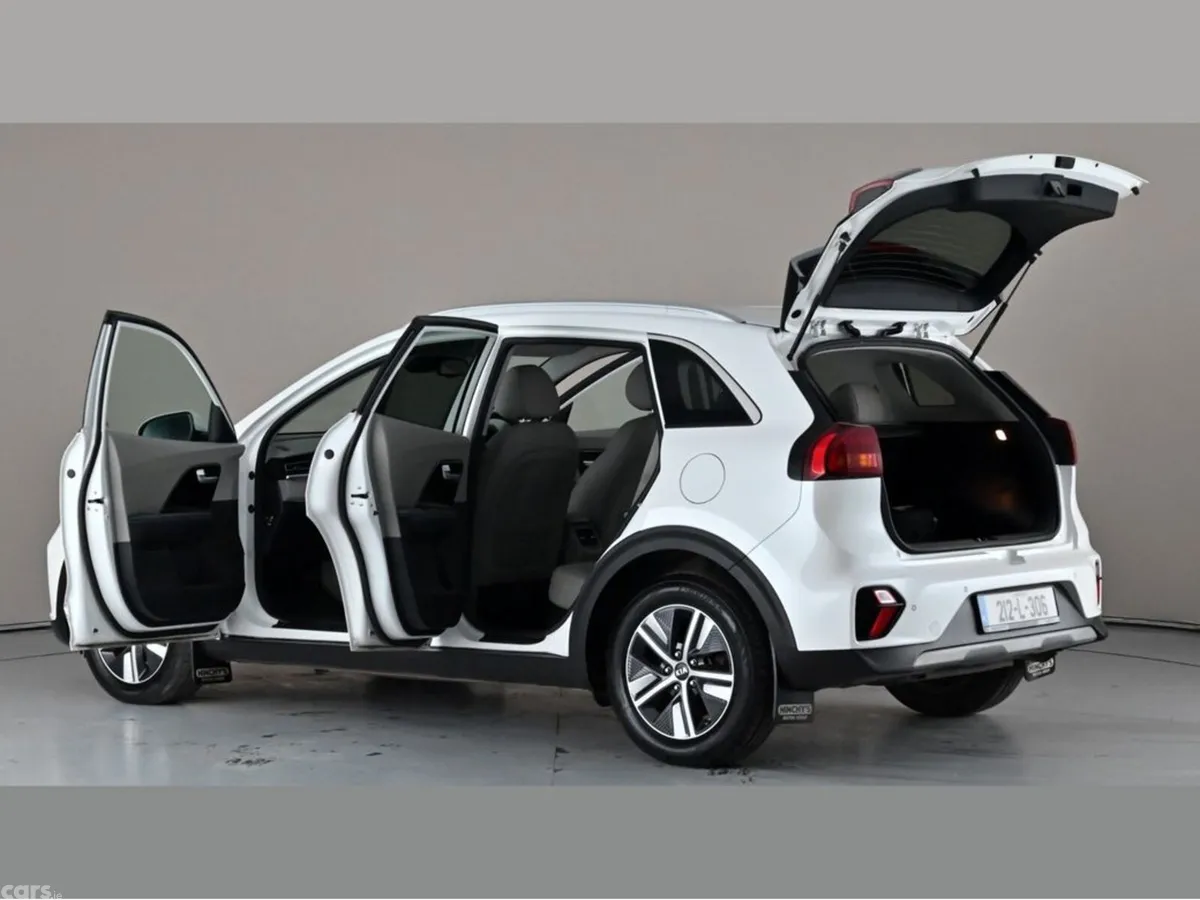 Kia Niro Hatchback, Petrol Plug-in Hybrid, 2021, White
