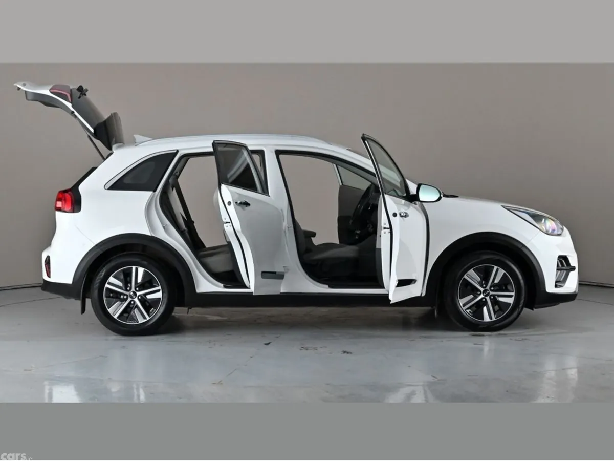 Kia Niro Hatchback, Petrol Plug-in Hybrid, 2021, White