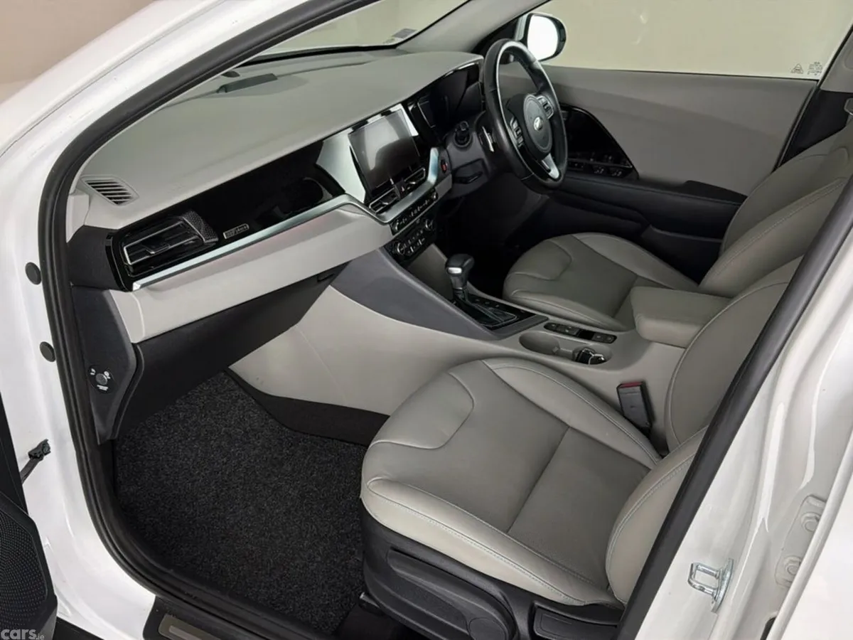 Kia Niro Hatchback, Petrol Plug-in Hybrid, 2021, White