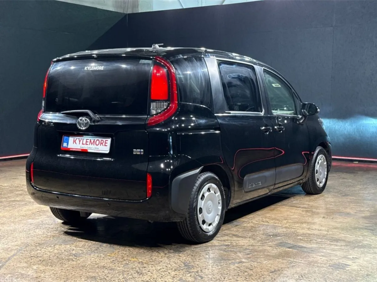 Toyota Sienta MPV, Petrol Hybrid, 2023, Black