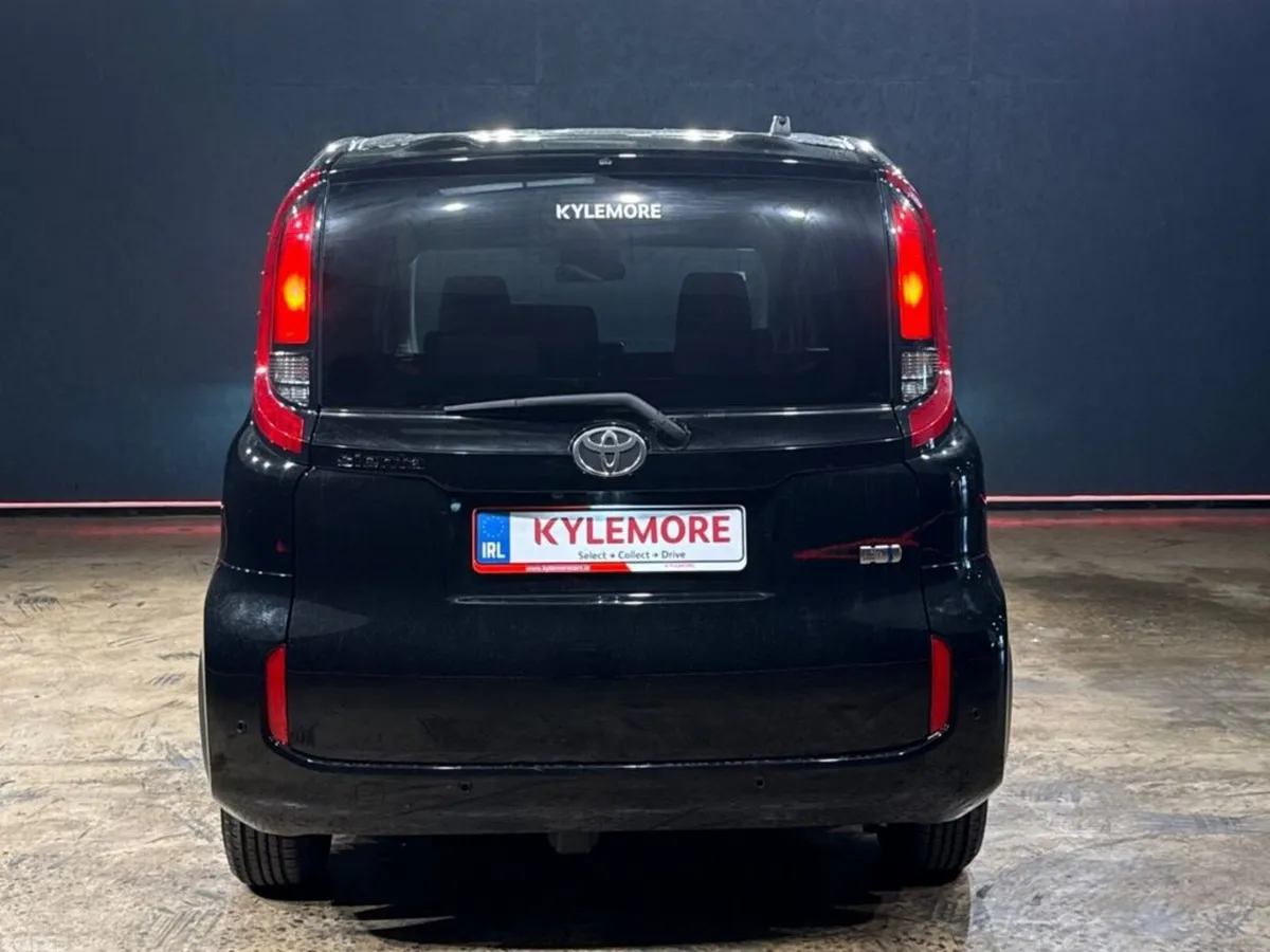 Toyota Sienta MPV, Petrol Hybrid, 2023, Black