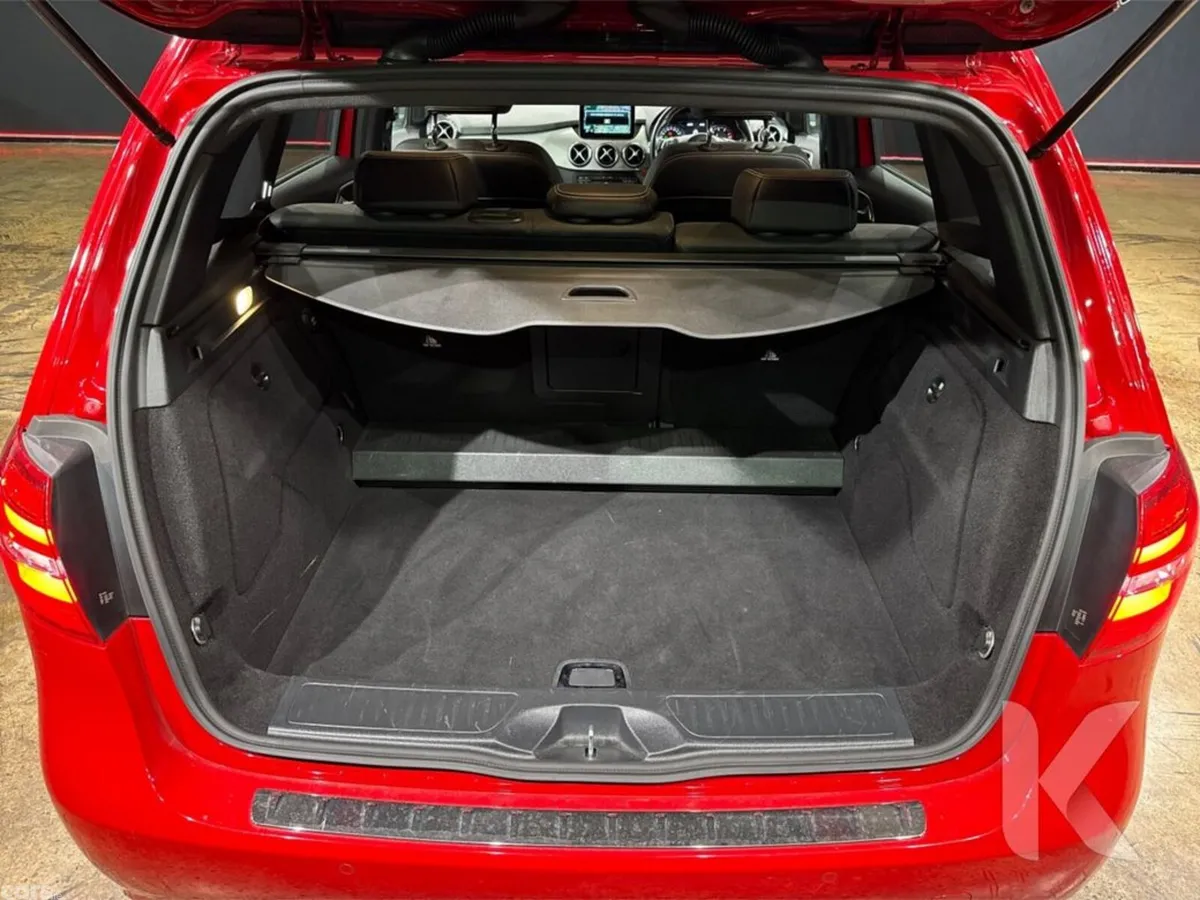 Mercedes-Benz B-Class Hatchback, Petrol, 2018, Red