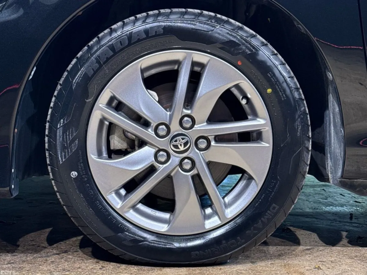 Toyota Sienta MPV, Petrol Hybrid, 2017, Black
