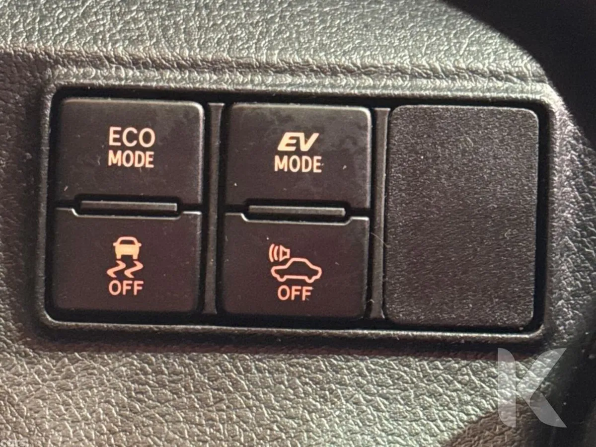 Toyota Sienta MPV, Petrol Hybrid, 2017, Black