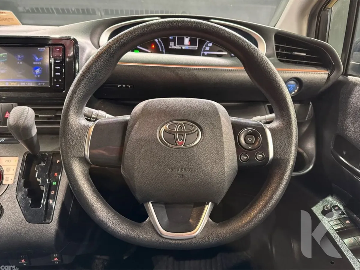 Toyota Sienta MPV, Petrol Hybrid, 2017, Black