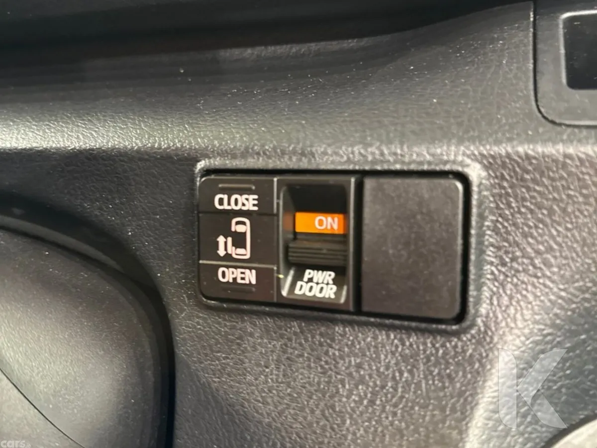 Toyota Sienta MPV, Petrol Hybrid, 2017, Black
