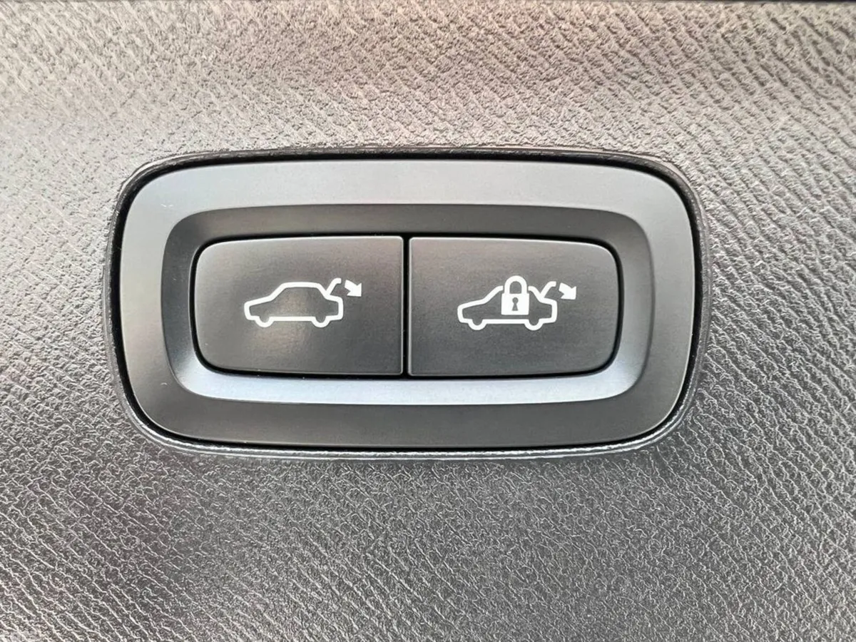Volvo XC90 SUV, Petrol Plug-in Hybrid, 2022, Blue