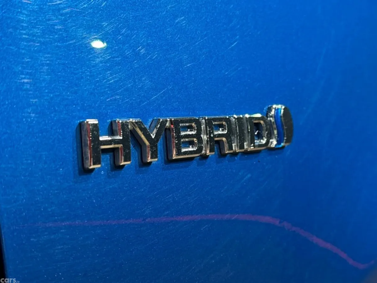 Toyota Sienta MPV, Petrol Hybrid, 2017, Blue