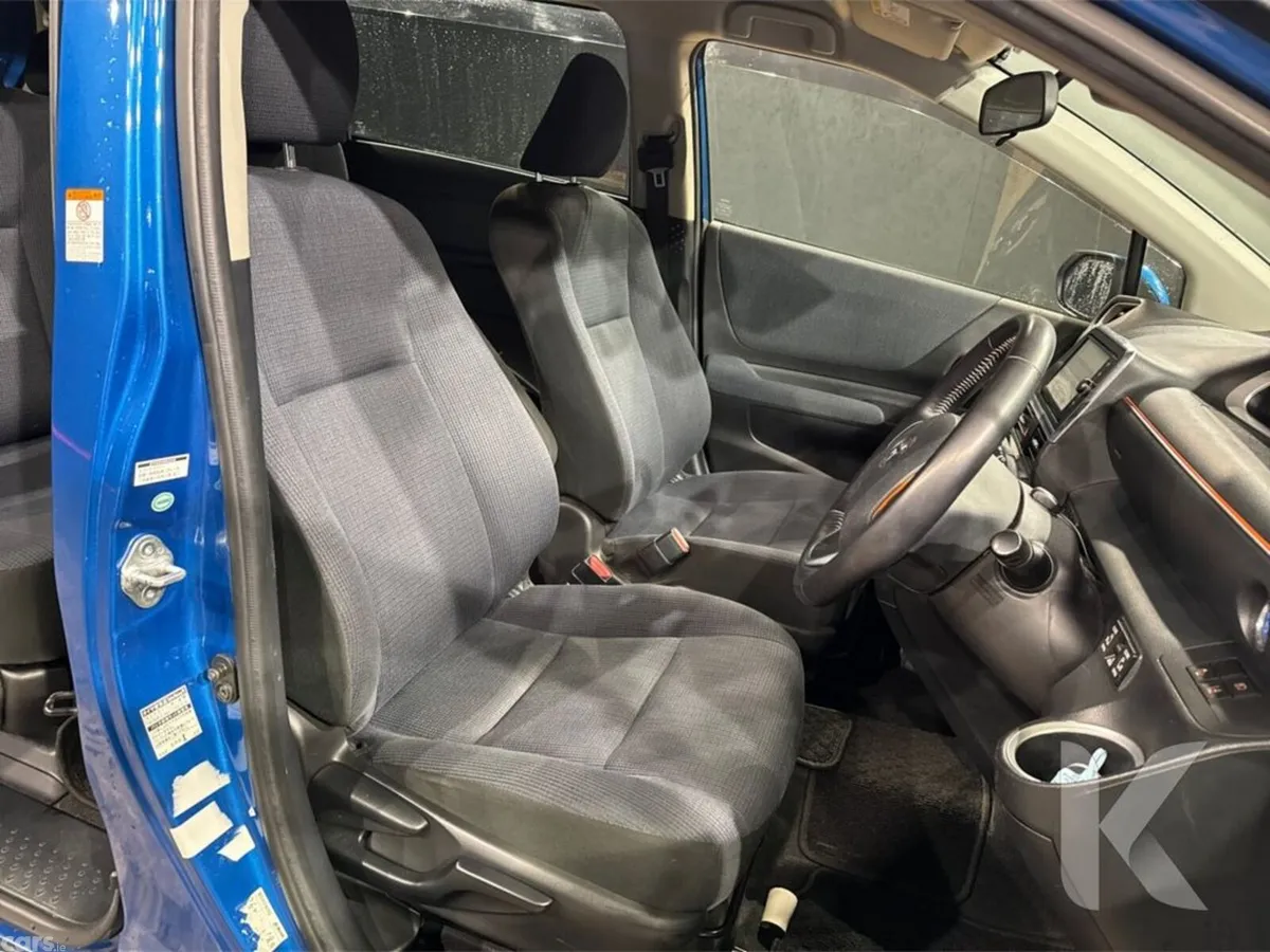 Toyota Sienta MPV, Petrol Hybrid, 2017, Blue