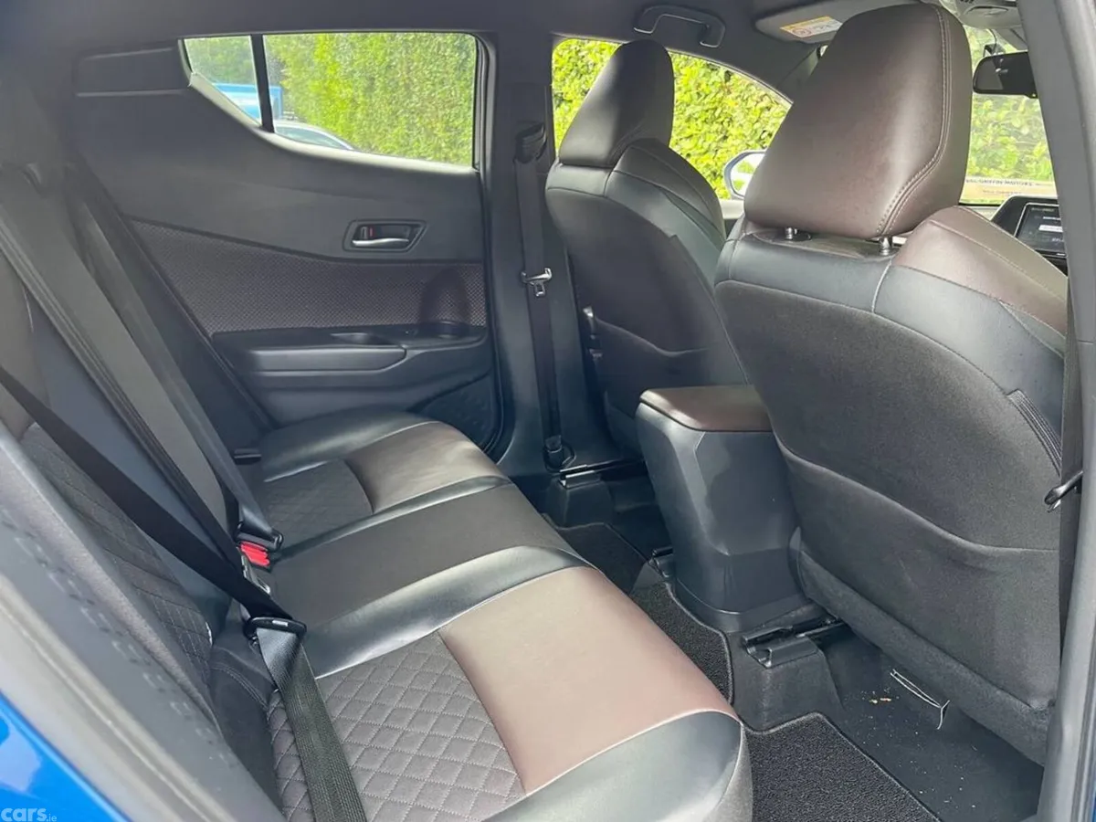 Toyota C-HR SUV, Petrol Hybrid, 2017, Blue