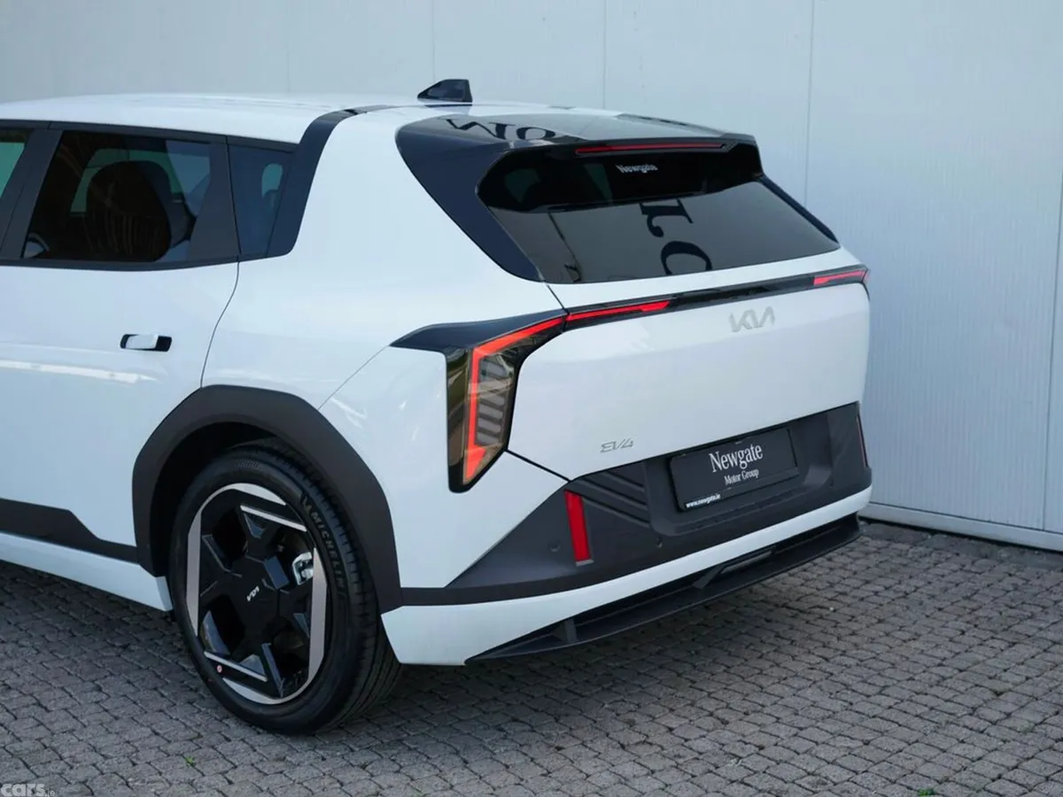 Kia EV4 Hatchback, Electric, 2027, White