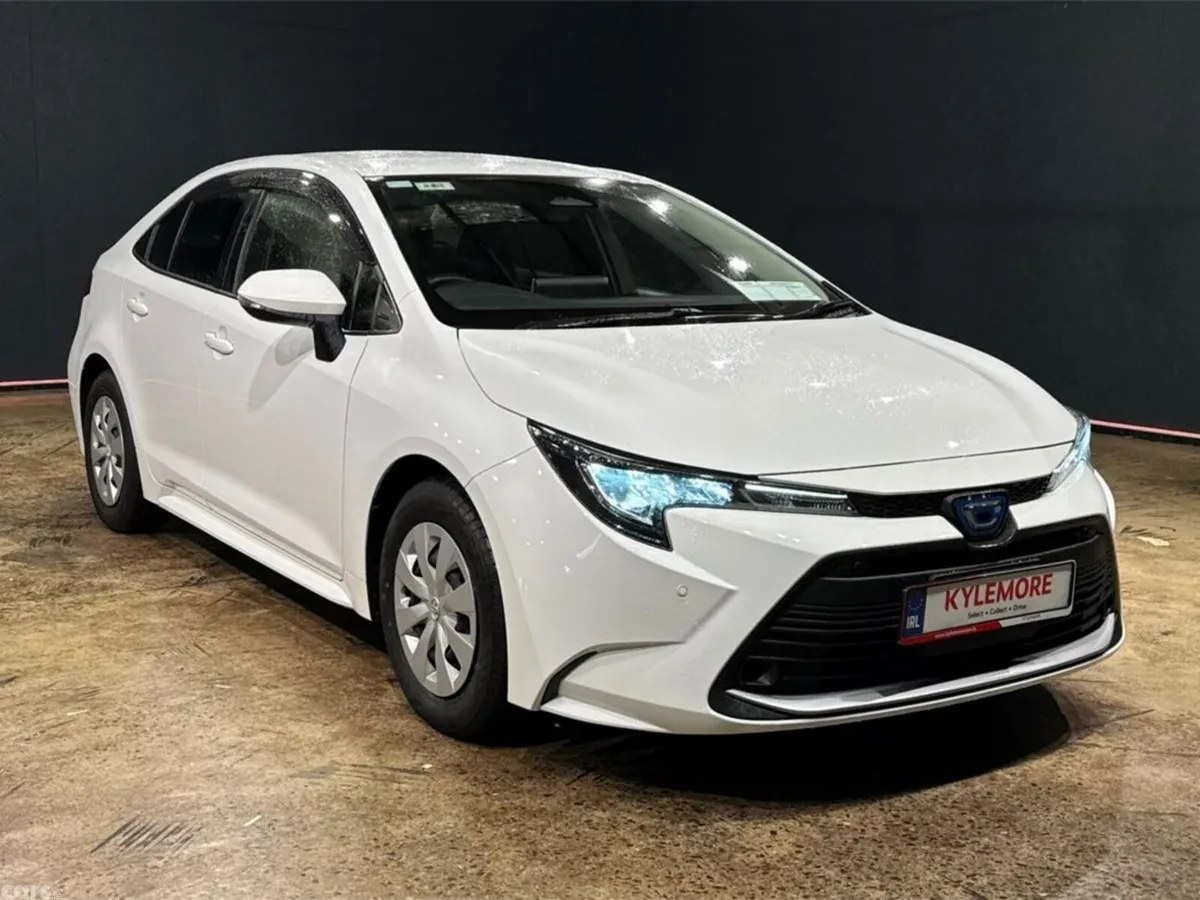 Toyota Corolla Saloon, Petrol Hybrid, 2022, White