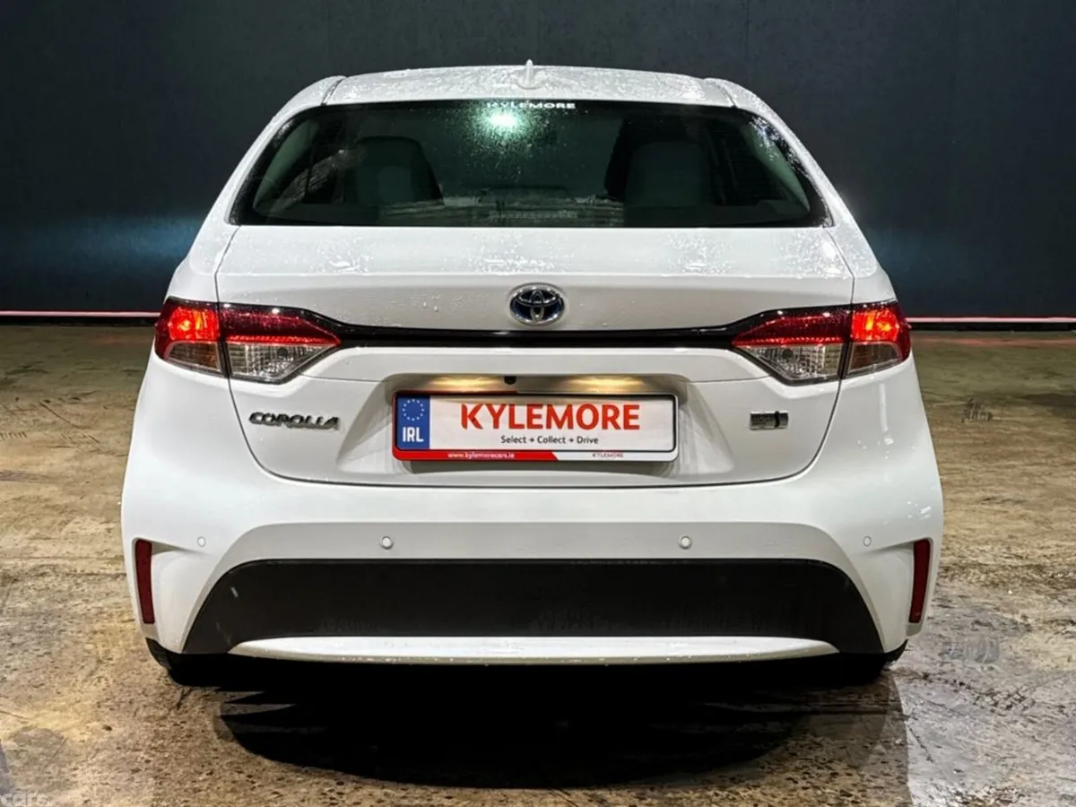 Toyota Corolla Saloon, Petrol Hybrid, 2022, White