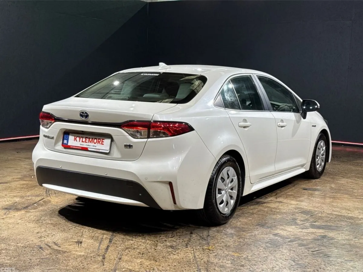 Toyota Corolla Saloon, Petrol Hybrid, 2020, White