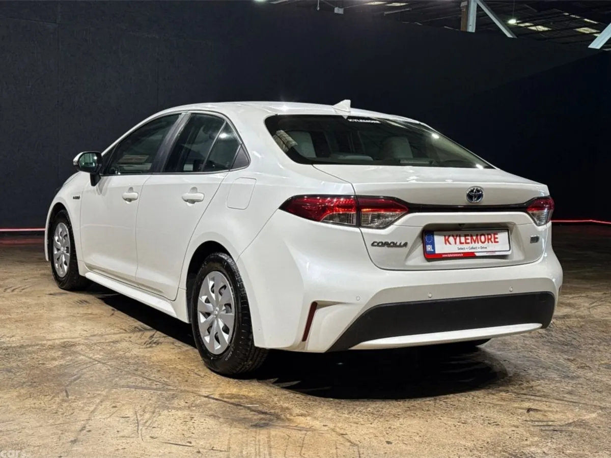 Toyota Corolla Saloon, Petrol Hybrid, 2020, White