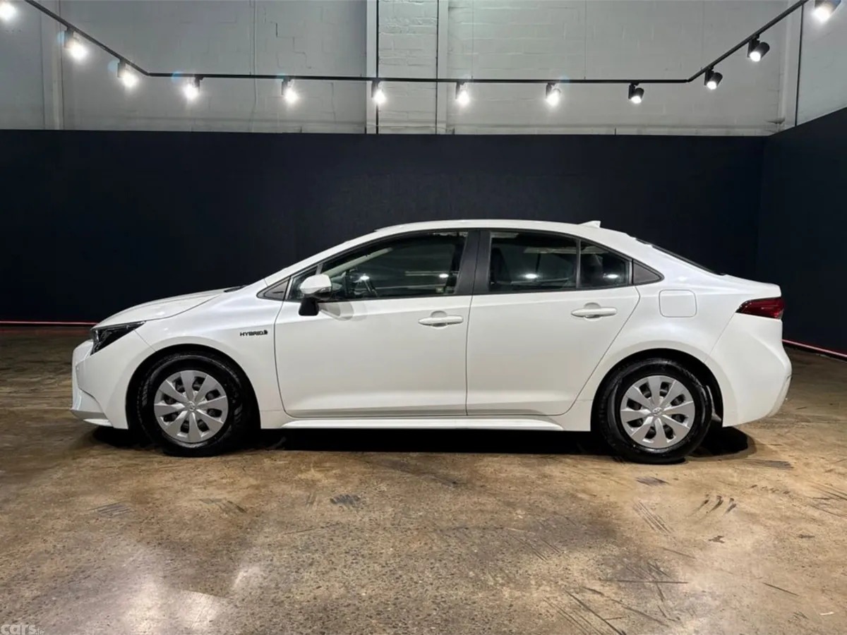 Toyota Corolla Saloon, Petrol Hybrid, 2020, White