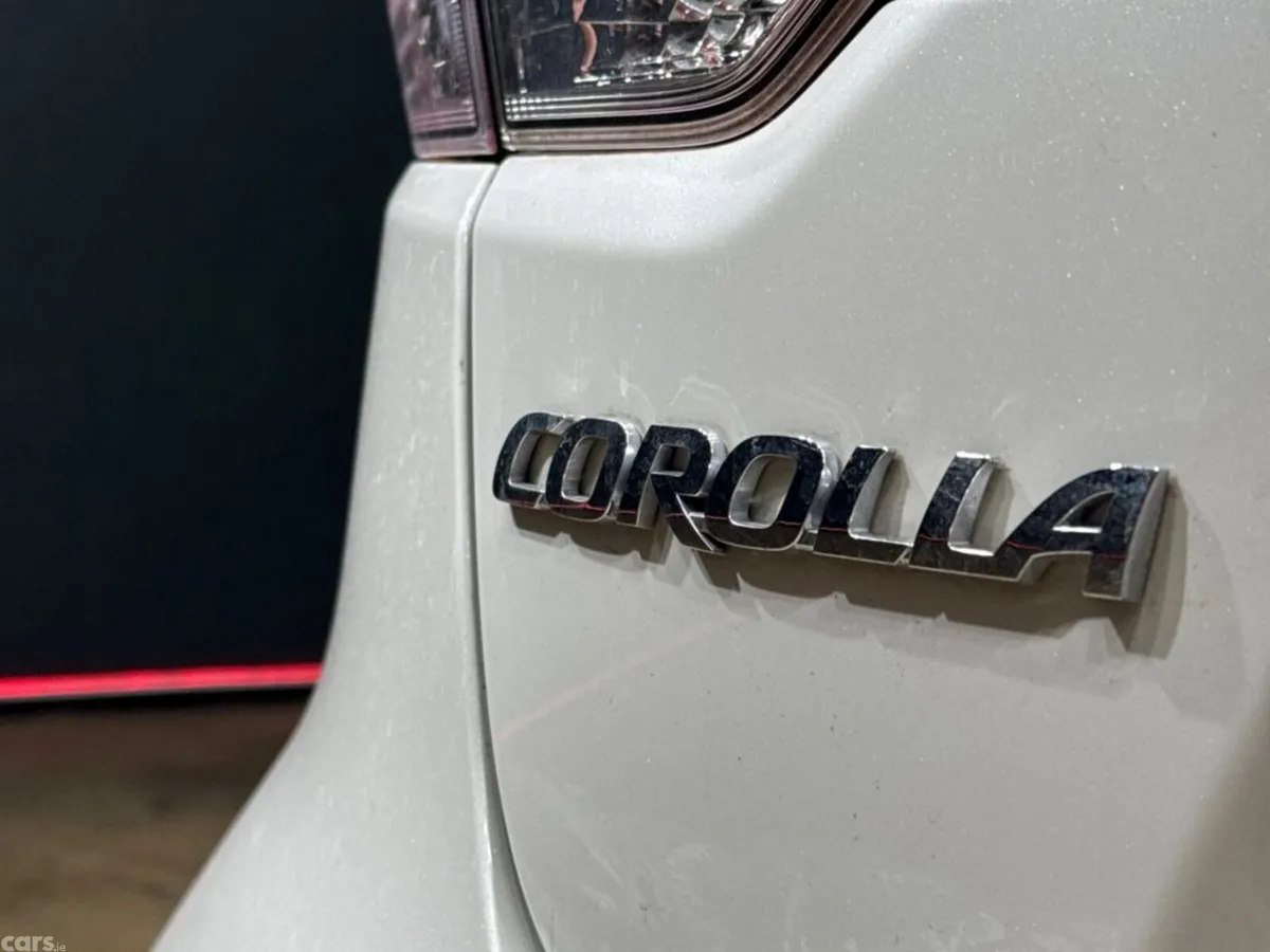 Toyota Corolla Saloon, Petrol Hybrid, 2020, White