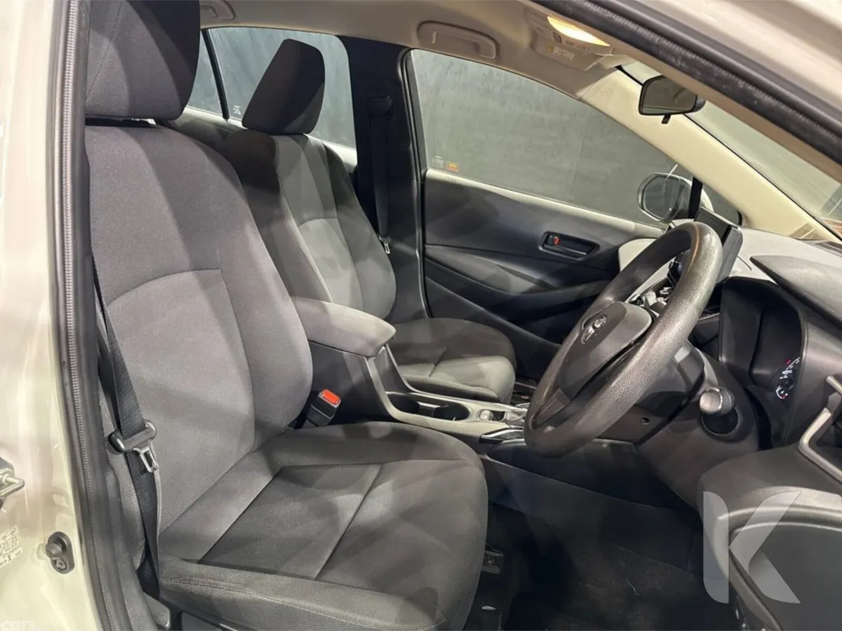 Toyota Corolla Saloon, Petrol Hybrid, 2020, White