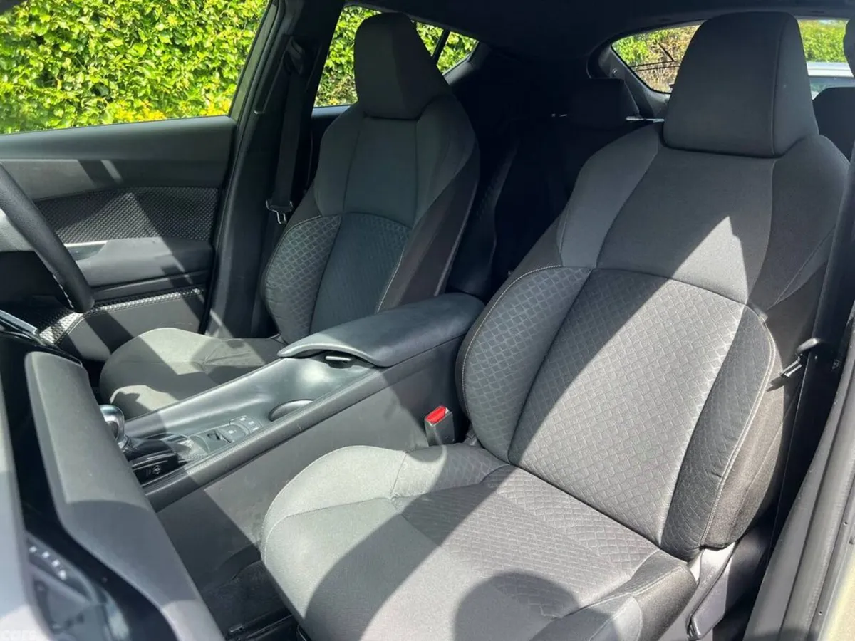 Toyota C-HR SUV, Petrol Hybrid, 2022, Green