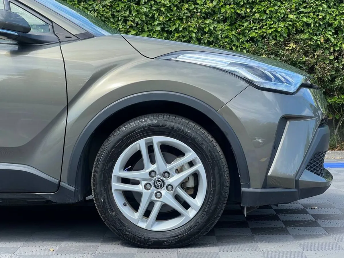 Toyota C-HR SUV, Petrol Hybrid, 2022, Green