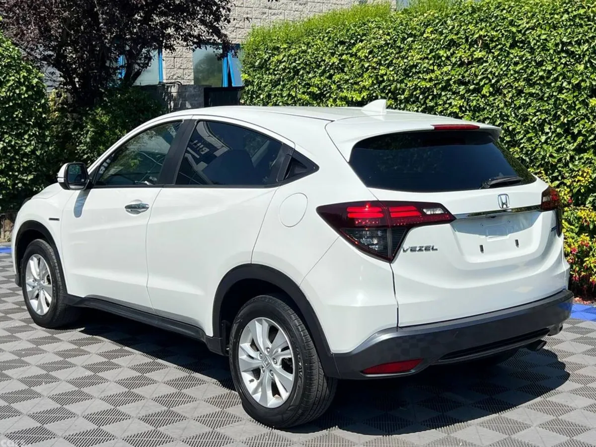 Honda Vezel SUV, Petrol Hybrid, 2021, White