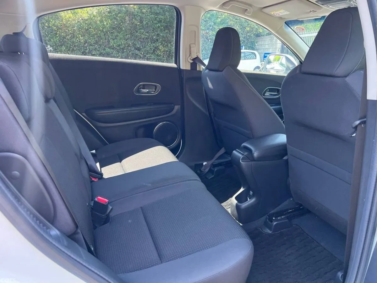 Honda Vezel SUV, Petrol Hybrid, 2021, White
