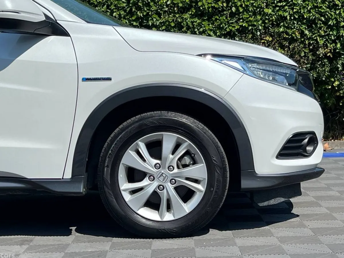 Honda Vezel SUV, Petrol Hybrid, 2021, White