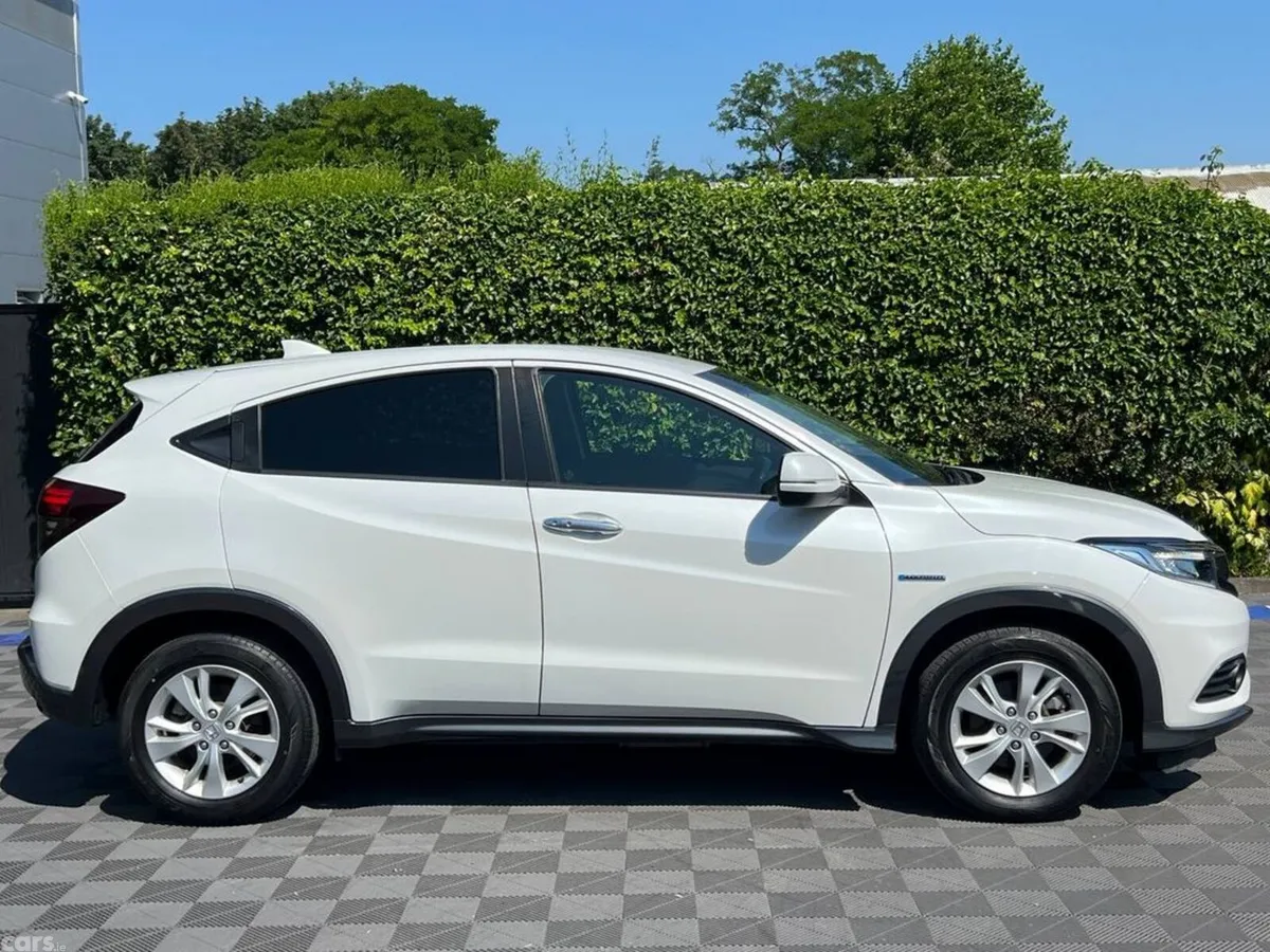 Honda Vezel SUV, Petrol Hybrid, 2021, White