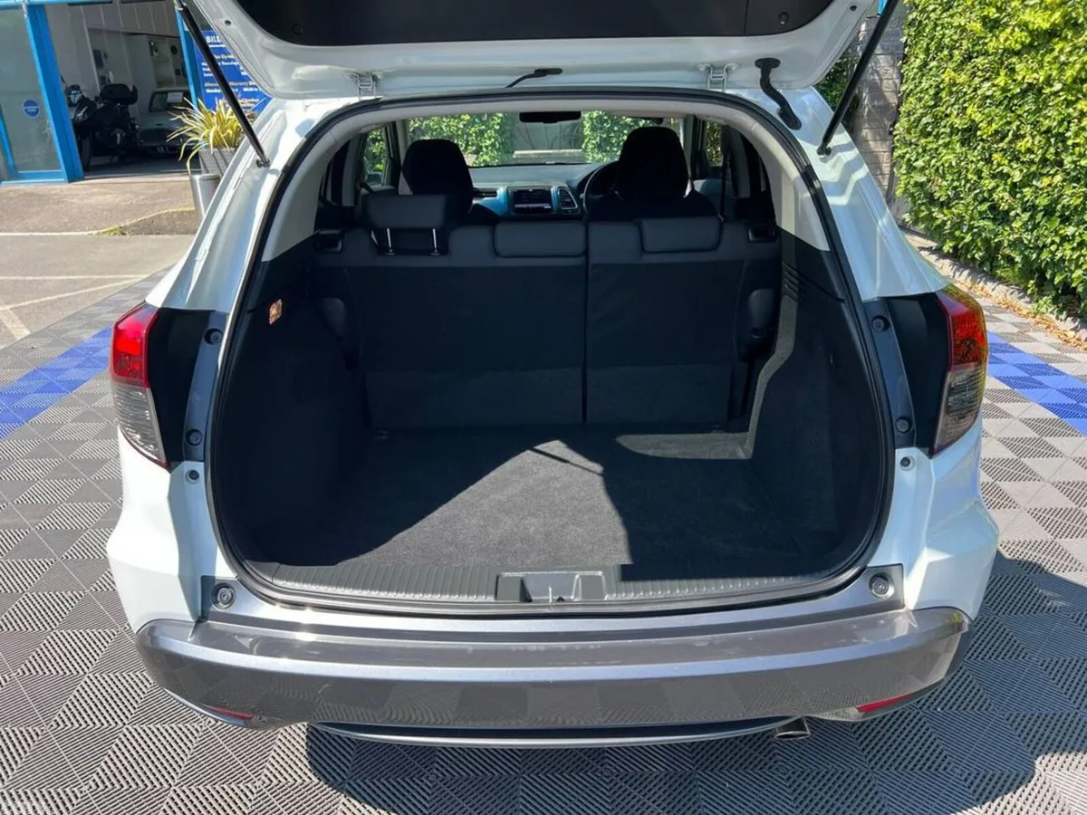 Honda Vezel SUV, Petrol Hybrid, 2021, White