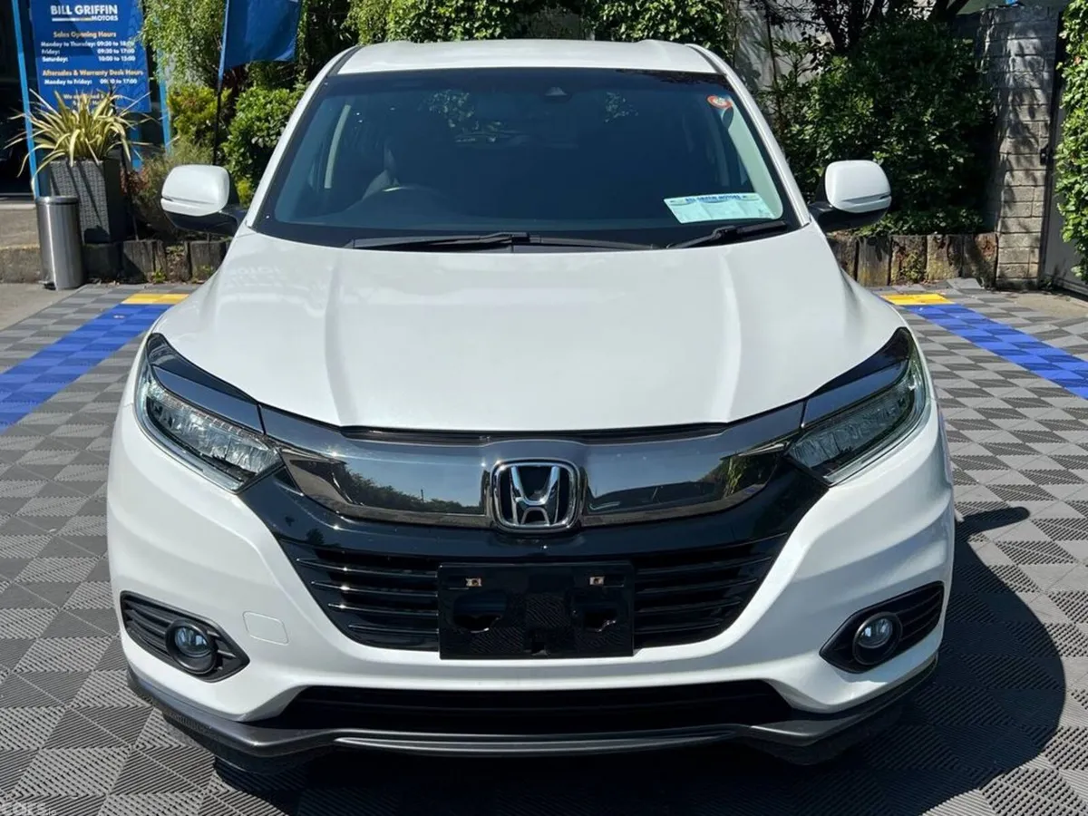 Honda Vezel SUV, Petrol Hybrid, 2021, White