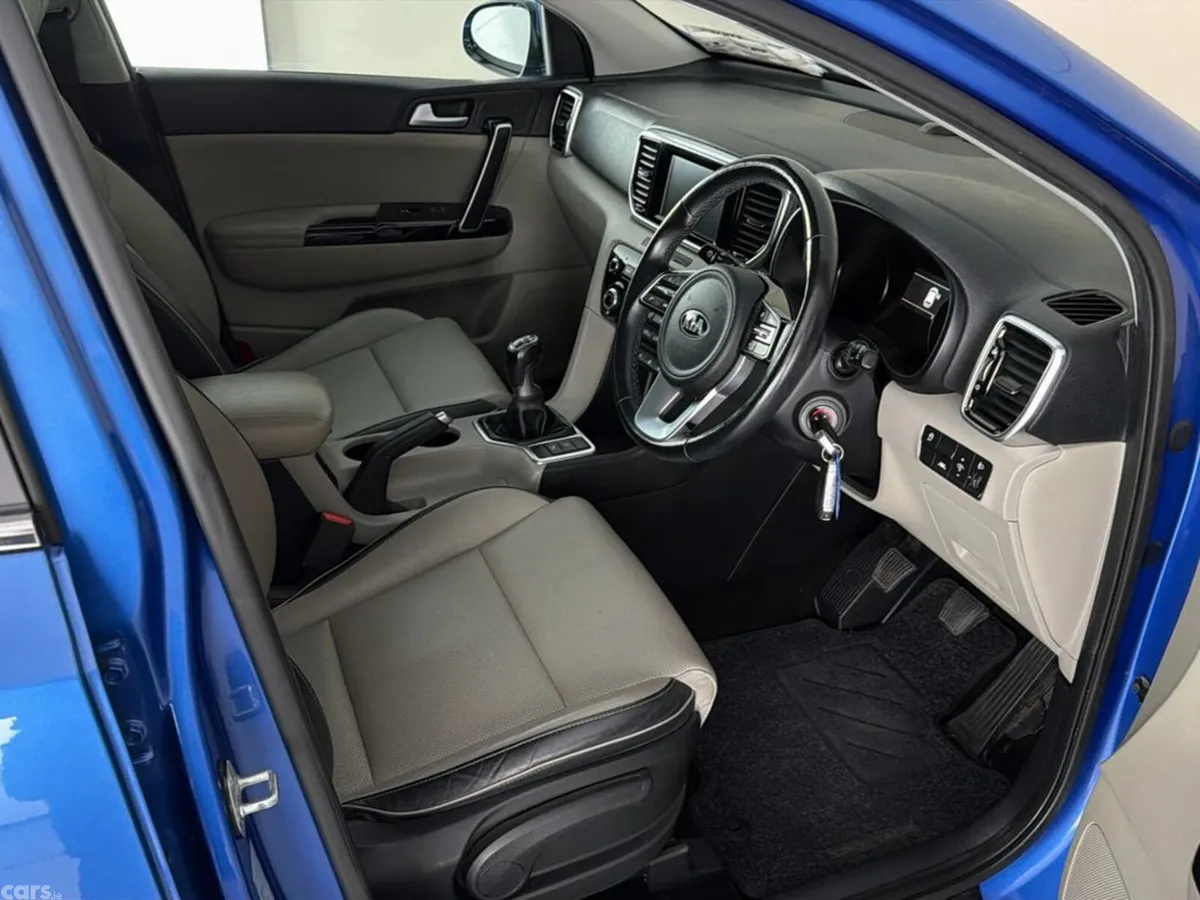 Kia Sportage SUV, Diesel Hybrid, 2020, Blue