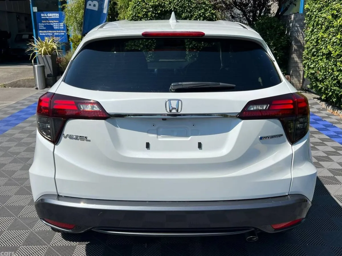 Honda Vezel SUV, Petrol Hybrid, 2021, White