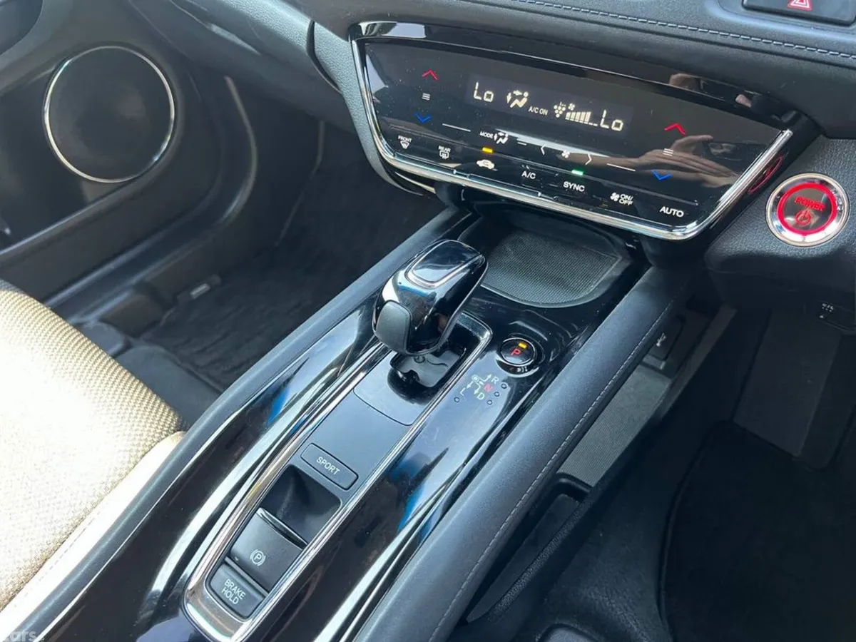 Honda Vezel SUV, Petrol Hybrid, 2021, White