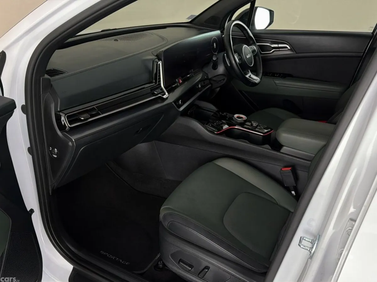 Kia Sportage SUV, Petrol Plug-in Hybrid, 2025, White
