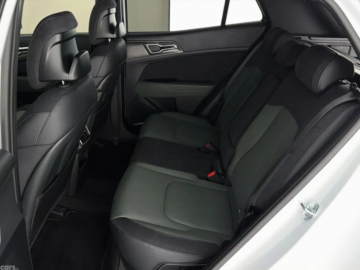 Kia Sportage SUV, Petrol Plug-in Hybrid, 2025, White