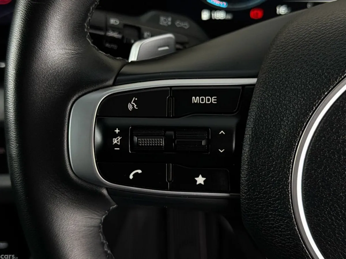 Kia Sportage SUV, Petrol Plug-in Hybrid, 2025, White