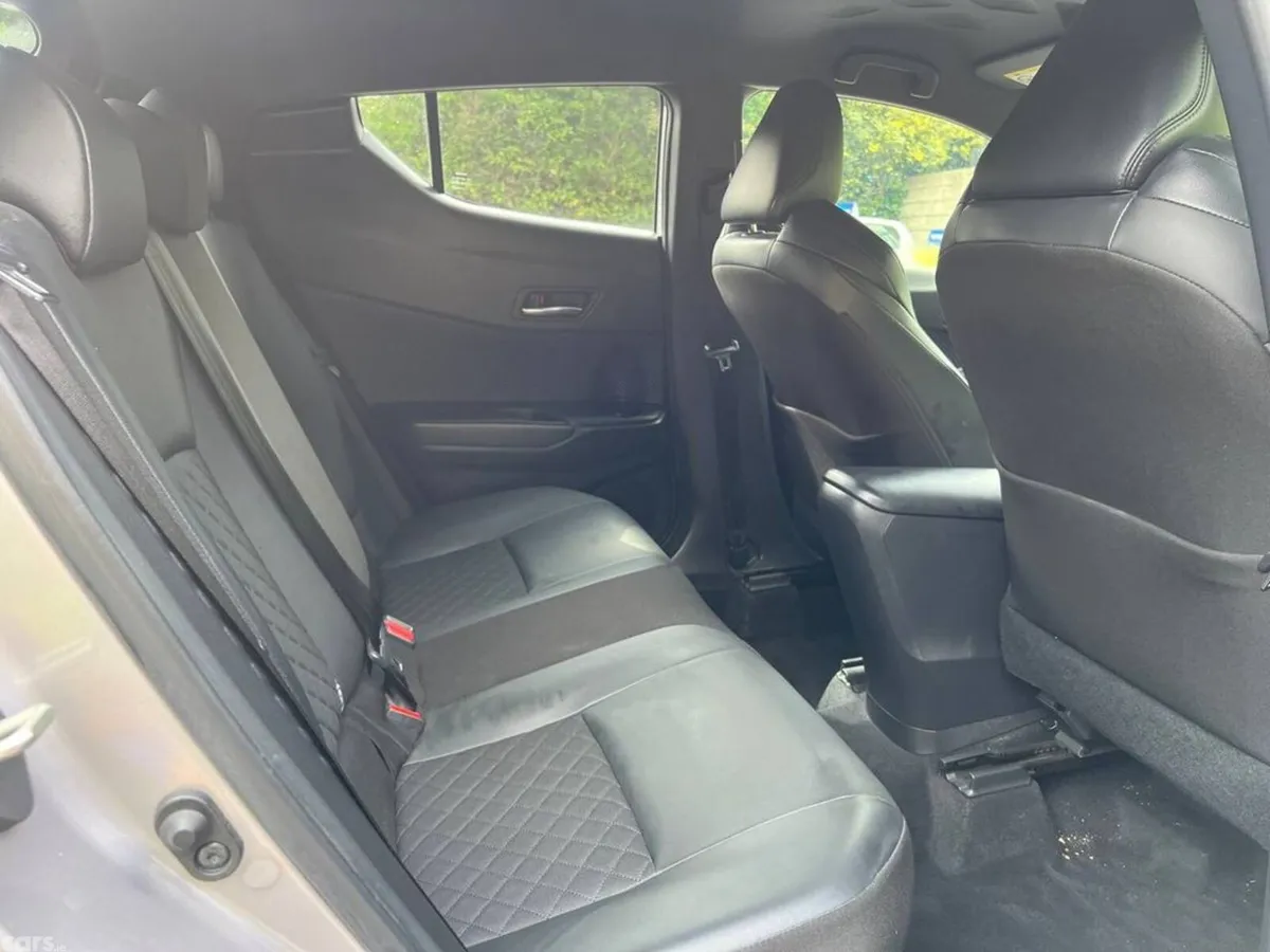 Toyota C-HR SUV, Petrol Hybrid, 2021, Grey