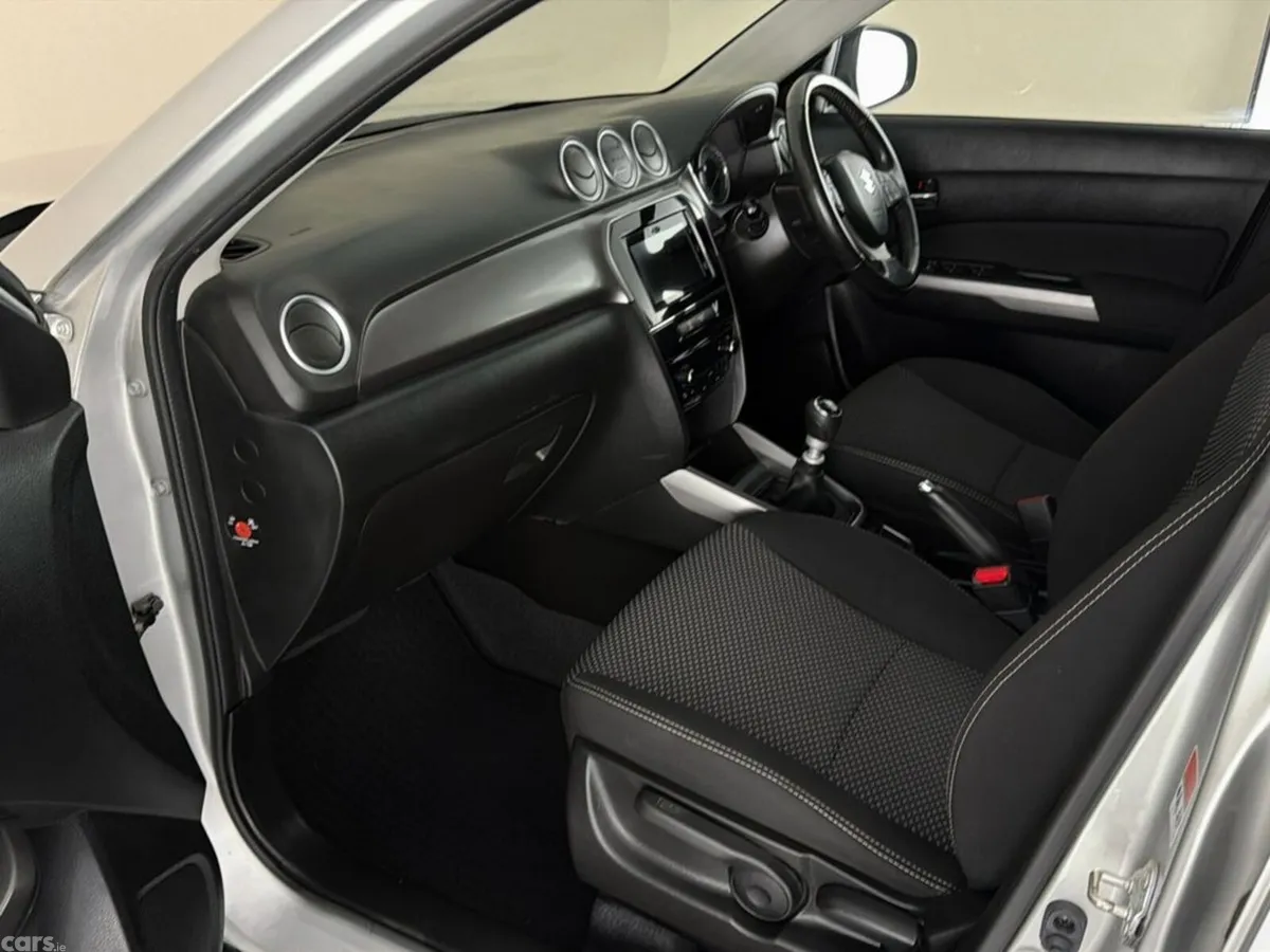 Suzuki Vitara SUV, Petrol, 2021, Silver