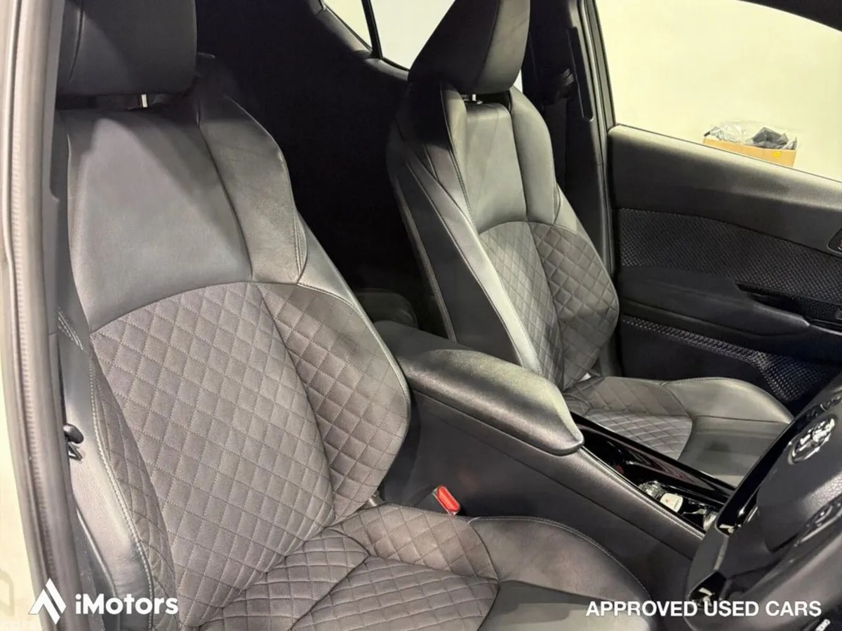 Toyota C-HR SUV, Petrol Hybrid, 2021, White