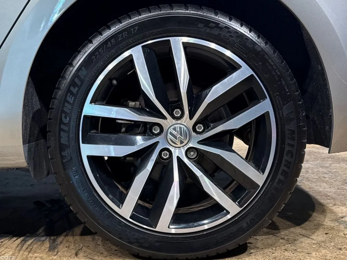 Volkswagen Golf Hatchback, Petrol, 2019, Silver