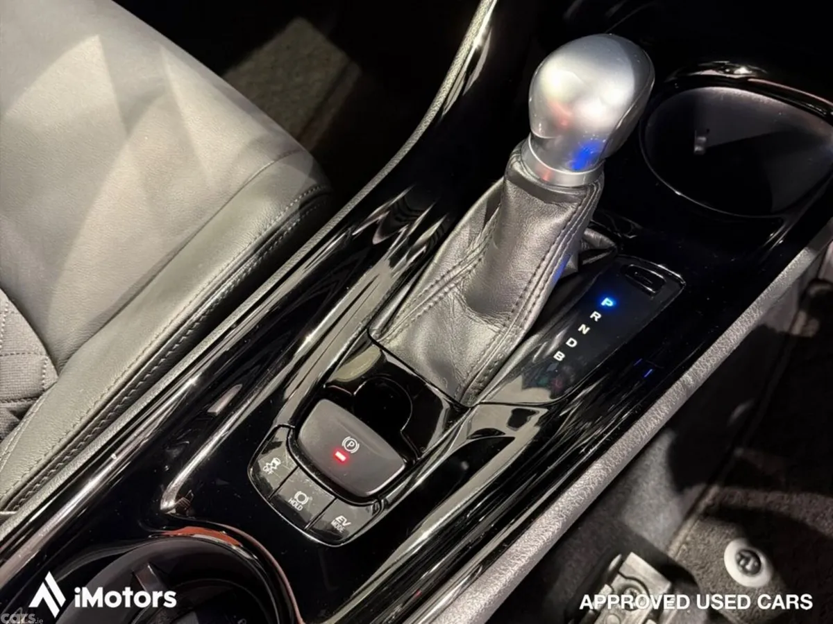 Toyota C-HR SUV, Petrol Hybrid, 2021, White