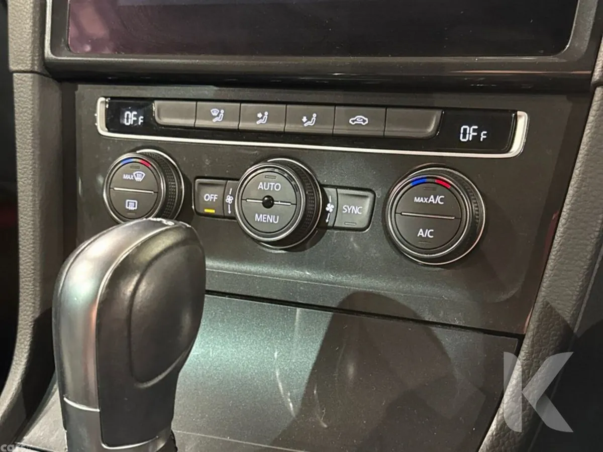 Volkswagen Golf Estate, Petrol, 2019, Blue